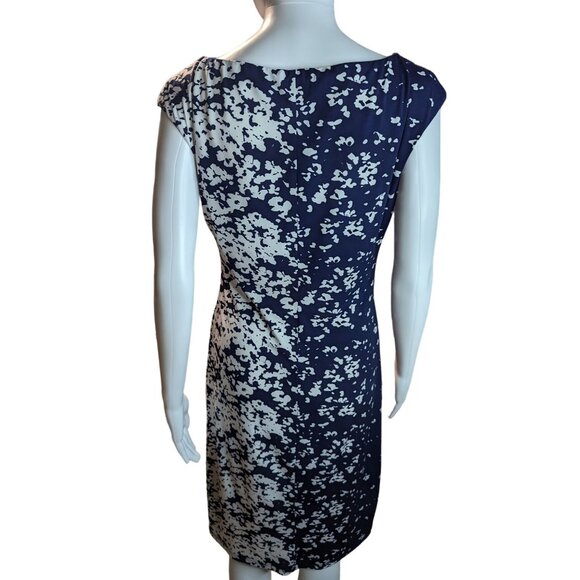 Chaps Women's Sheath Style Dress Navy Abstract Splatter Print Side Ruching Sz M - Picture 6 of 10